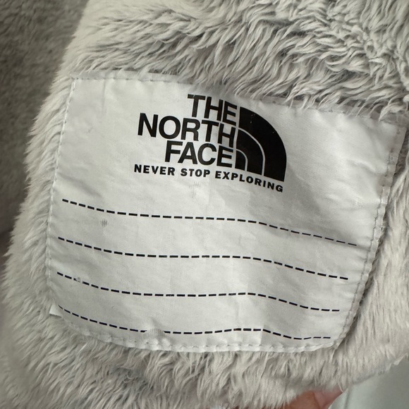 The North Face Cream and Gray Girls Puffer Jacket - Picture 4 of 10
